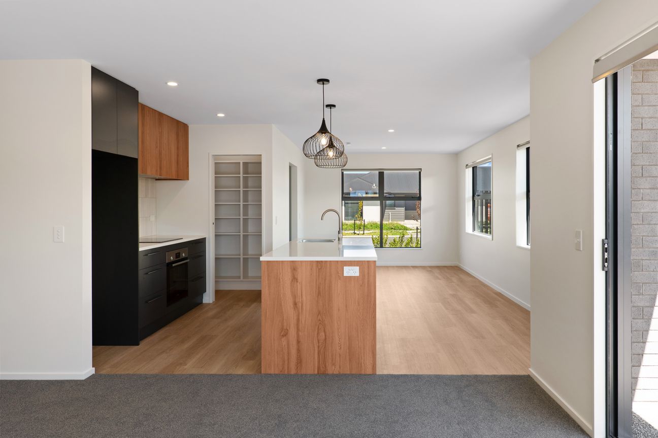 Oakridge Pays Your Rates - UNDER CONTRACT - Mehr