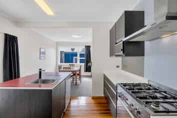 27 Moore Avenue, Tawhero