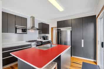 27 Moore Avenue, Tawhero