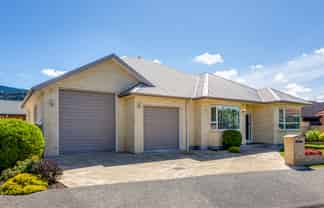 2 Parkwood Grove, Trentham
