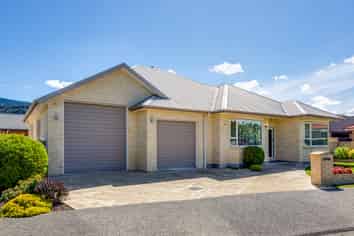 2 Parkwood Grove, Trentham