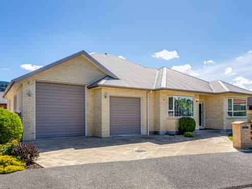 2 Parkwood Grove, Trentham