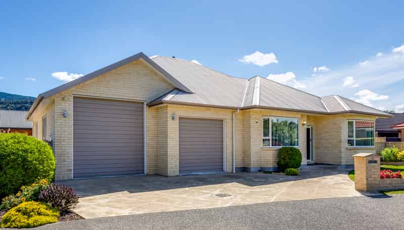 2 Parkwood Grove, Trentham