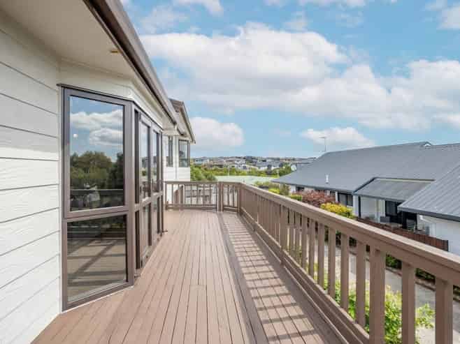 57 Lansdowne Crescent, Glenview