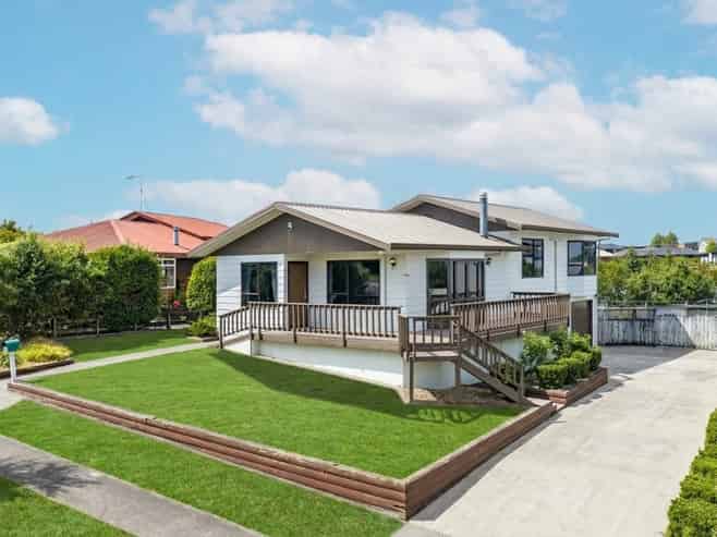 57 Lansdowne Crescent, Glenview