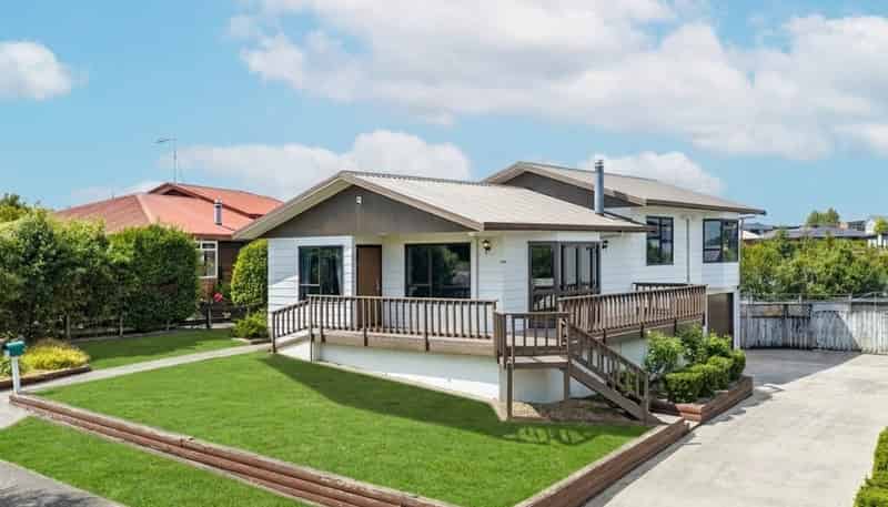 57 Lansdowne Crescent, Glenview