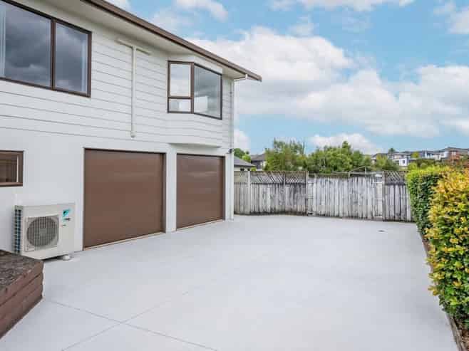 57 Lansdowne Crescent, Glenview