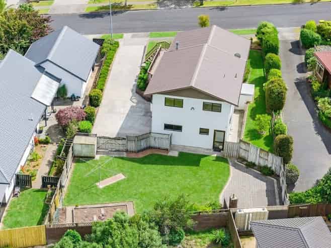 57 Lansdowne Crescent, Glenview