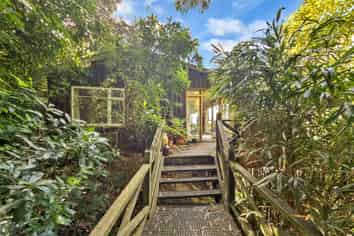 1077 Dyers Pass Road, Governors Bay