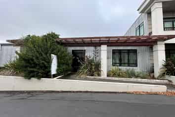 Private Retail on Rosebank Rd