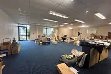Private Retail on Rosebank Rd