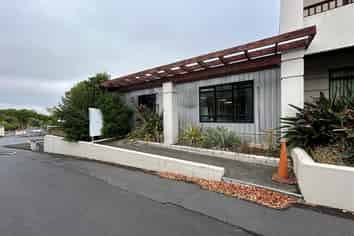 Private Retail on Rosebank Rd