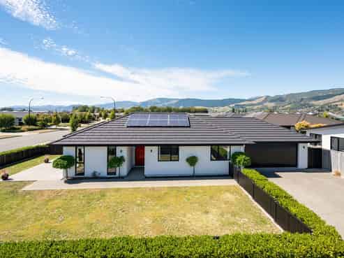 1 Woodley Road, Richmond