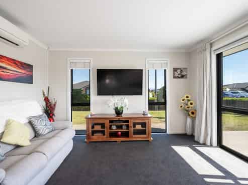 1 Woodley Road, Richmond