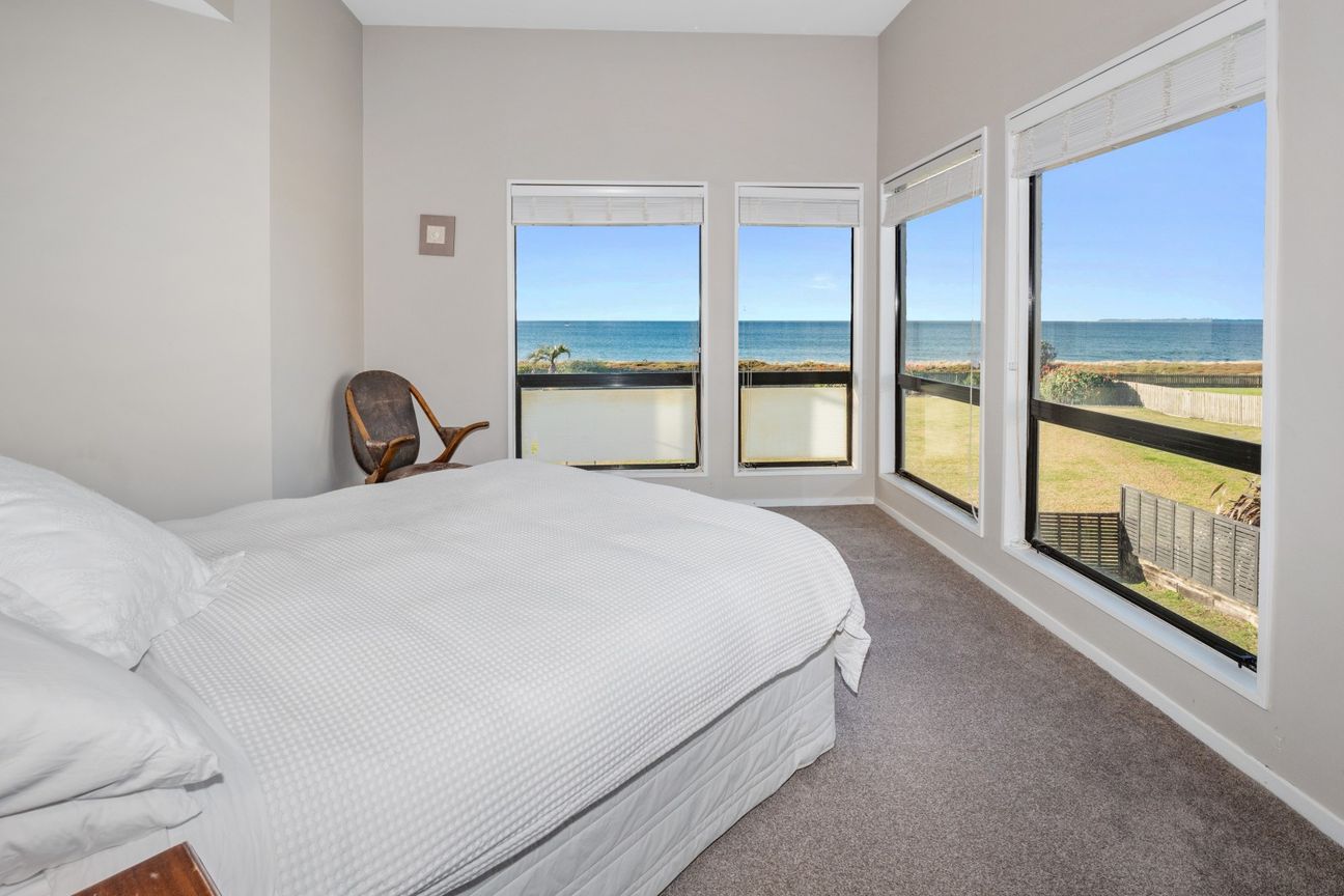 Sweeping views, beachfront living - Vista 6