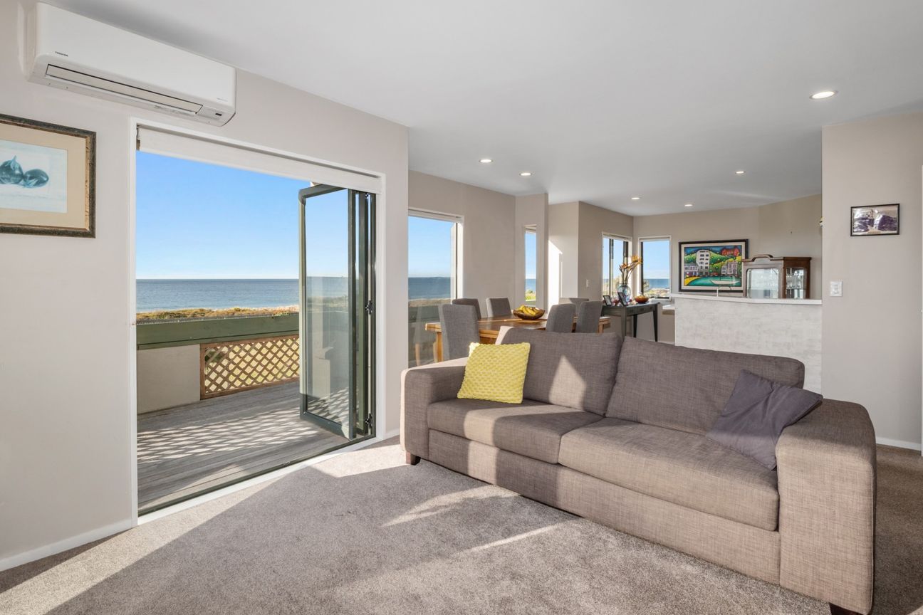 Sweeping views, beachfront living - Vista 4