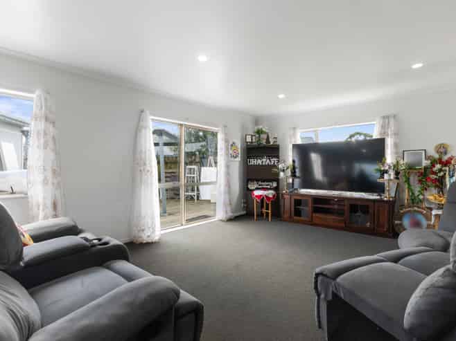 24 Abiru Crescent, Favona