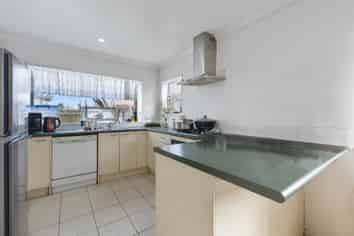 24 Abiru Crescent, Favona