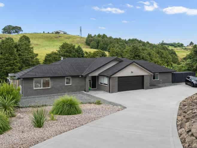 12 Catherin Servant Close, Maunu