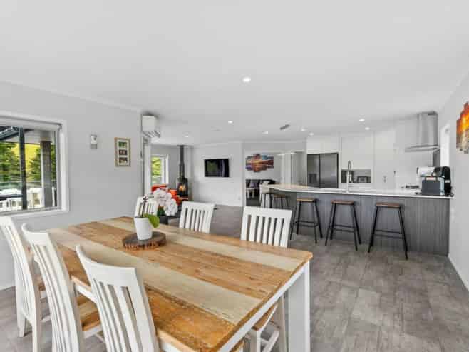 12 Catherin Servant Close, Maunu