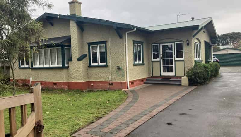 14 Selwyn Crescent, College Estate