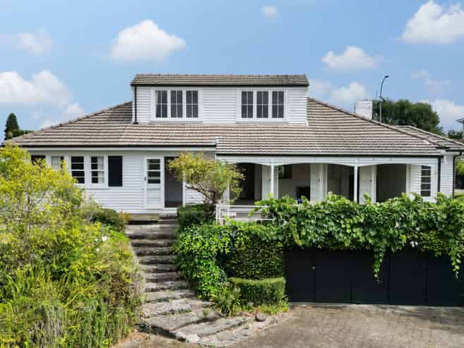 112 Lake Crescent, Hamilton Lake