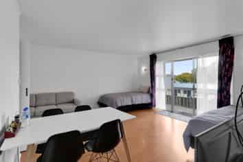 FHGC Motel on Fenton Street with Mineral Pool