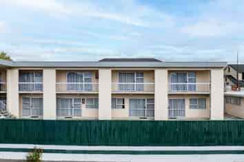 FHGC Motel on Fenton Street with Mineral Pool