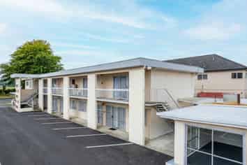 FHGC Motel on Fenton Street with Mineral Pool