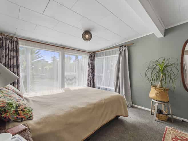 17 Ngaio Road, Raumati Beach