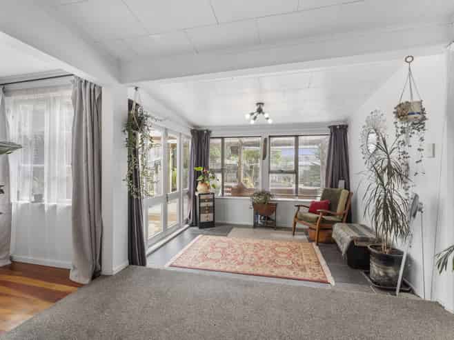 17 Ngaio Road, Raumati Beach