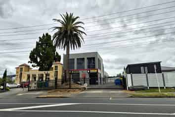 West Coast Road profile | office + apartment