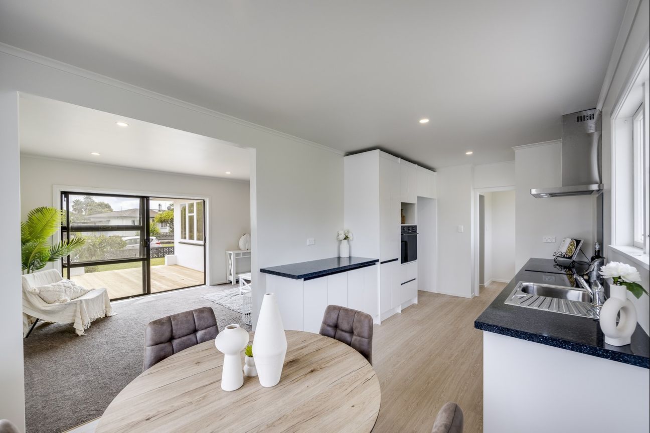 Freshly Renovated & Ready to Go – Motivated Vendor - Aanzicht 3