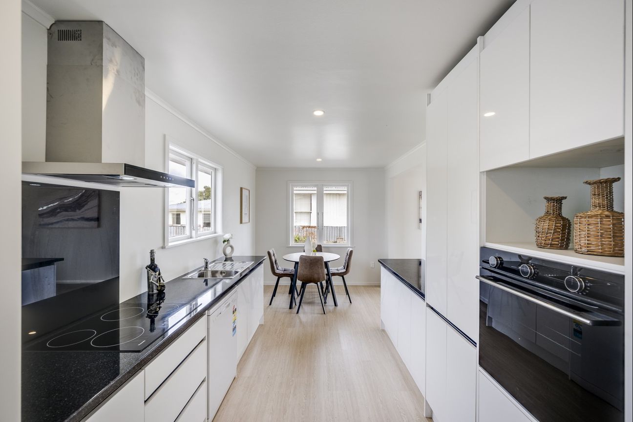 Freshly Renovated & Ready to Go – Motivated Vendor - Aanzicht 4