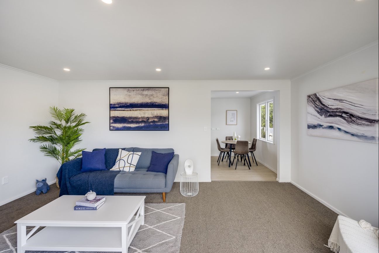 Freshly Renovated & Ready to Go – Motivated Vendor - Aanzicht 2