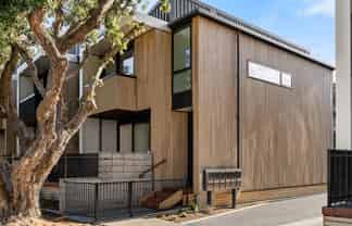 2/152 The Parade, Island Bay