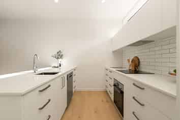 2/152 The Parade, Island Bay