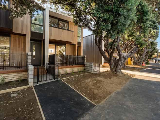 2/152 The Parade, Island Bay