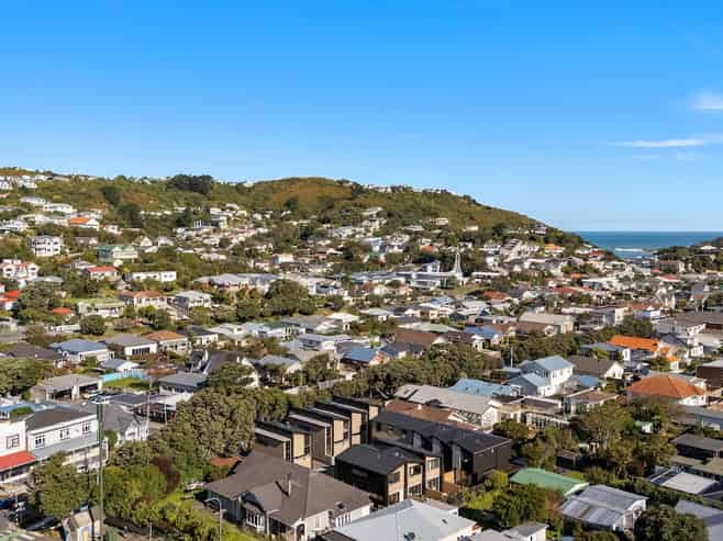 10/152 The Parade, Island Bay