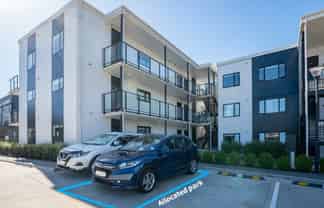 G04/17 Vialou Street, Hamilton Central