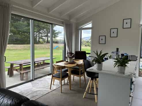 8 Goldie Lane, Albert Town