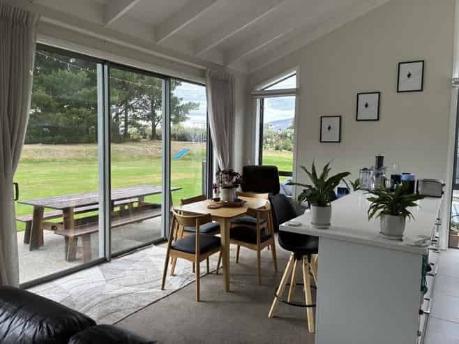 8 Goldie Lane, Albert Town