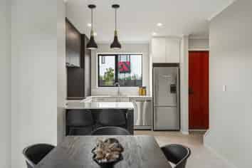 13 Te Ara Tu Para, Albany