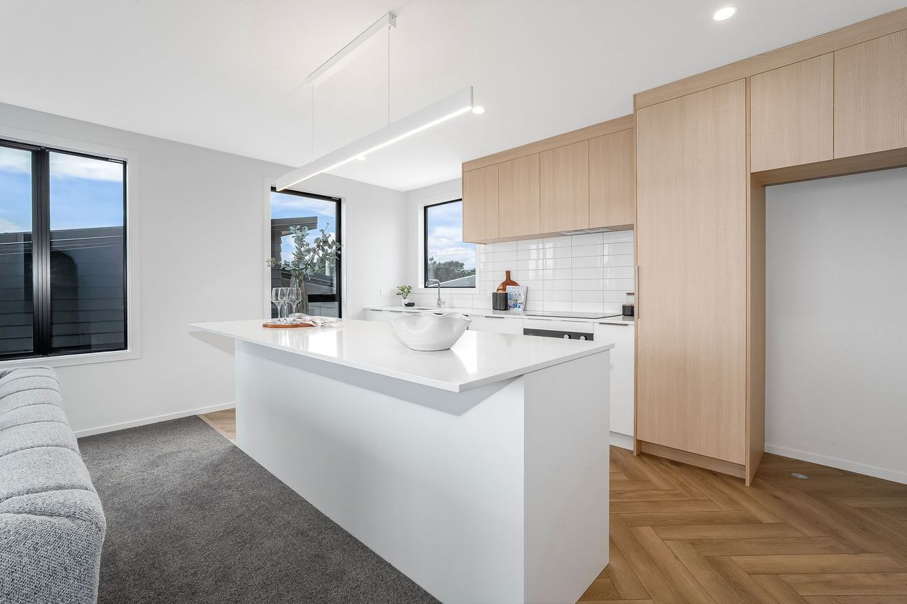 Brand New with Stunning Kapiti Island Views - Meer