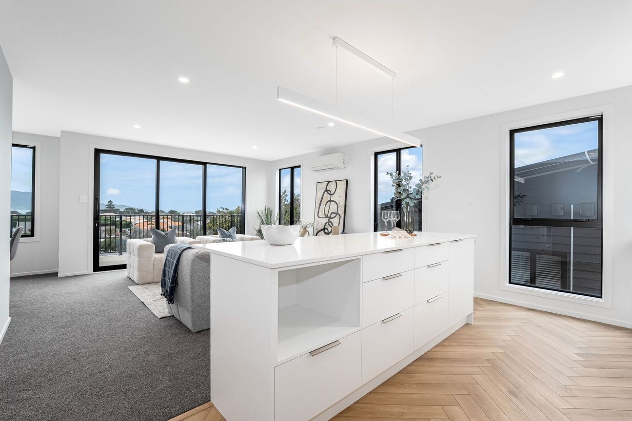 Brand New with Stunning Kapiti Island Views - Aanzicht 6