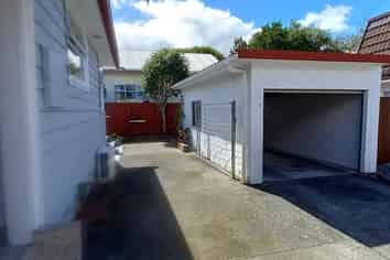 36 Colson Street, Avalon