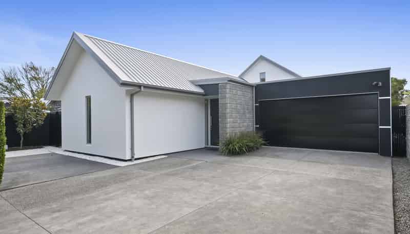 97 Tomes Road, Saint Albans