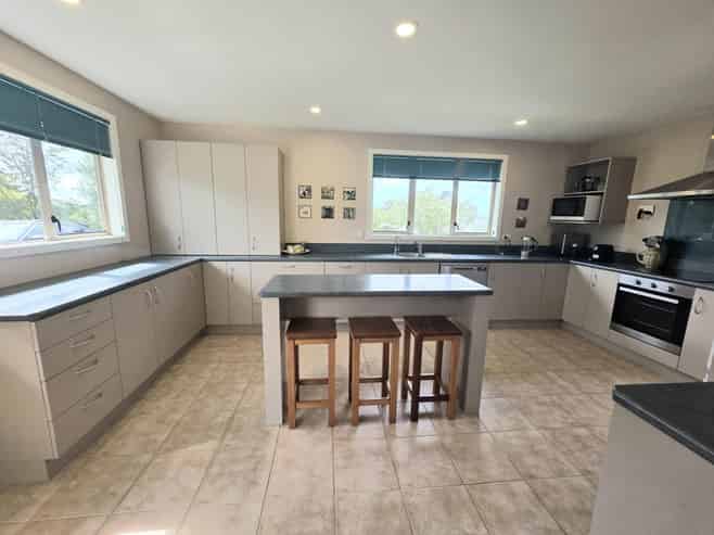 374 Airedale Road, Weston