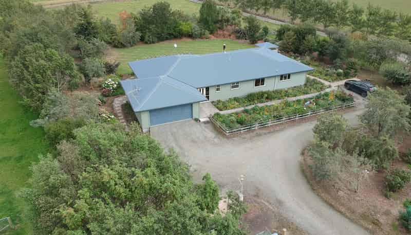 374 Airedale Road, Weston