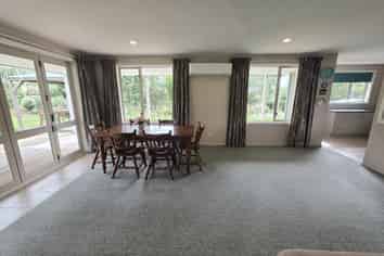 374 Airedale Road, Weston